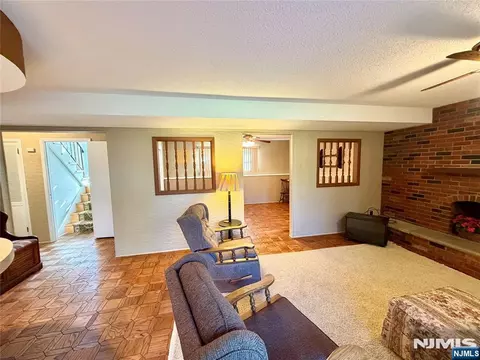 Living - 41 Mohawk Dr, Springfield, NJ 07081 photo 10 of 11