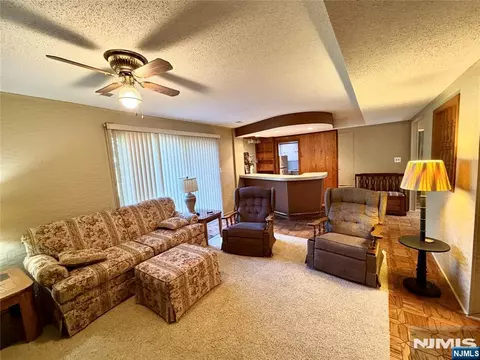 Living - 41 Mohawk Dr, Springfield, NJ 07081 photo 7 of 11