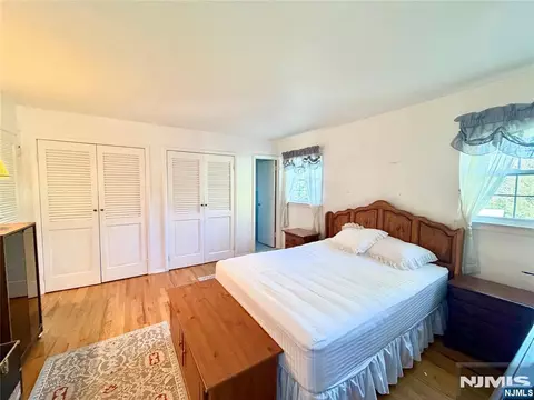 Bedroom - 41 Mohawk Dr, Springfield, NJ 07081 photo 2 of 6