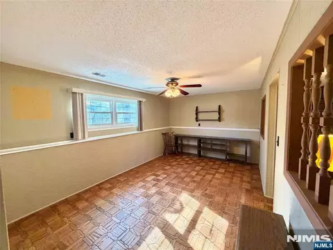 Living - 41 Mohawk Dr, Springfield, NJ 07081 photo 11 of 11