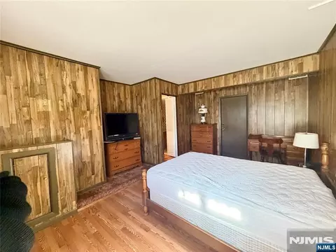 Bedroom - 41 Mohawk Dr, Springfield, NJ 07081 photo 6 of 6
