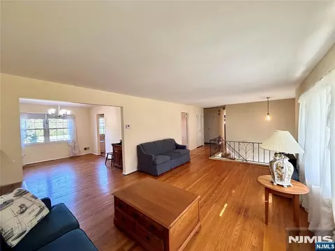 Living - 41 Mohawk Dr, Springfield, NJ 07081 photo 1 of 11