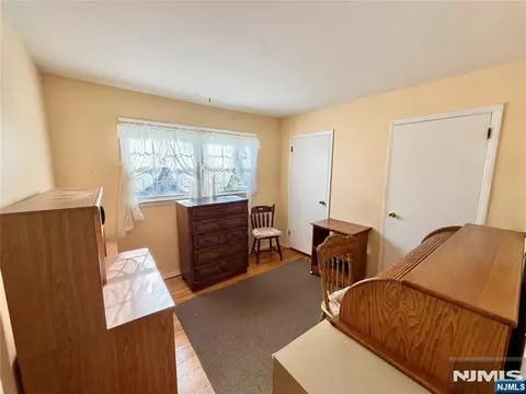 Bedroom - 41 Mohawk Dr, Springfield, NJ 07081 photo 4 of 6