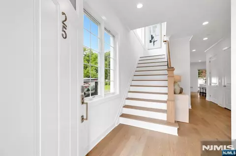 Entry Way - 11 Gabriel Ct #11, Paramus, NJ 07652 photo 10 of 15