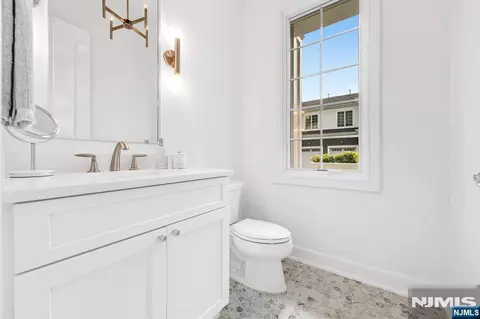 Bath - 11 Gabriel Ct #11, Paramus, NJ 07652 photo 1 of 5