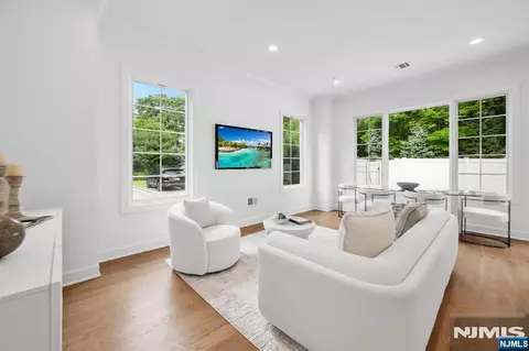 Living - 11 Gabriel Ct #11, Paramus, NJ 07652 photo 1 of 1