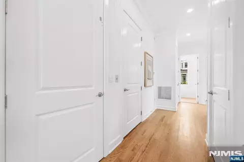 Entry Way - 11 Gabriel Ct #11, Paramus, NJ 07652 photo 12 of 15