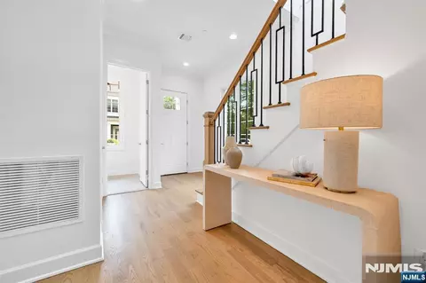 Entry Way - 11 Gabriel Ct #11, Paramus, NJ 07652 photo 5 of 15