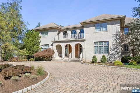 3 Allen Rd, North Caldwell, NJ 07006