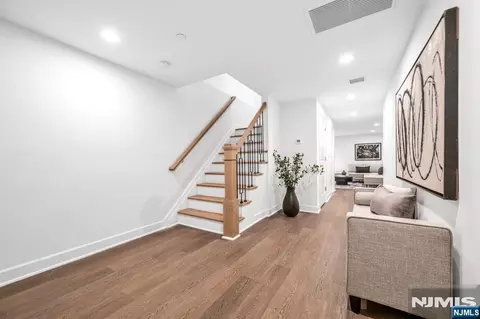Entry Way - 19 Gabriel Ct #19, Paramus, NJ 07652 photo 12 of 13