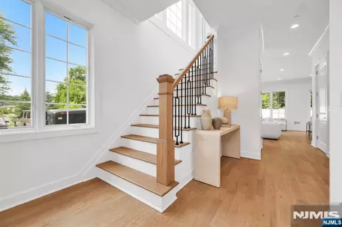 Entry Way - 19 Gabriel Ct #19, Paramus, NJ 07652 photo 4 of 13