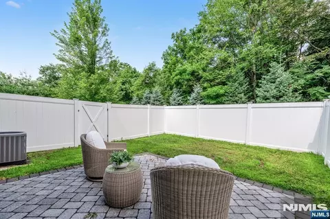Exterior - 19 Gabriel Ct #19, Paramus, NJ 07652 photo 1 of 3
