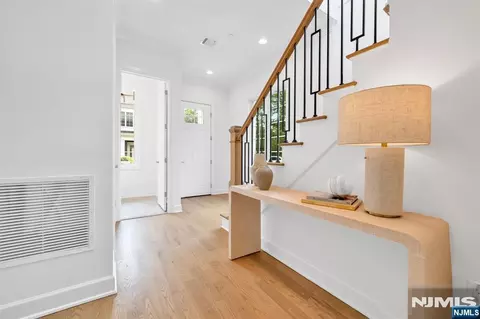 Entry Way - 19 Gabriel Ct #19, Paramus, NJ 07652 photo 5 of 13
