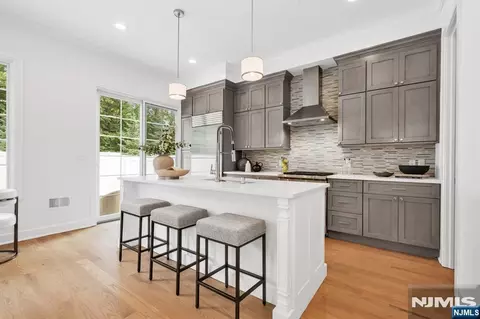 Kitchen - 19 Gabriel Ct #19, Paramus, NJ 07652 photo 1 of 2