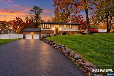 20 Wesley Dr, West Milford, NJ 07480