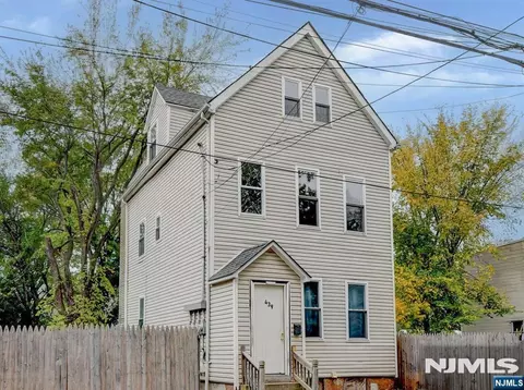 439 S 18th St, Newark, NJ 07103