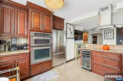 Kitchen - 160 Overlook #4C, Hackensack, NJ 07601 photo 4 of 4