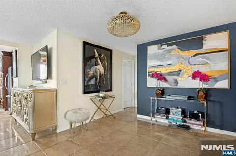 Entry Way - 160 Overlook #4C, Hackensack, NJ 07601 photo 1 of 4