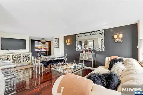 Living - 160 Overlook #4C, Hackensack, NJ 07601 photo 2 of 3