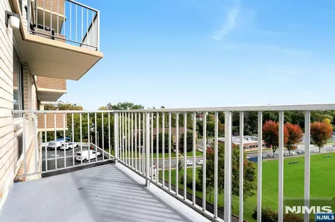 Exterior - 160 Overlook #4C, Hackensack, NJ 07601 photo 1 of 4