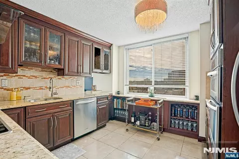 Kitchen - 160 Overlook #4C, Hackensack, NJ 07601 photo 1 of 4