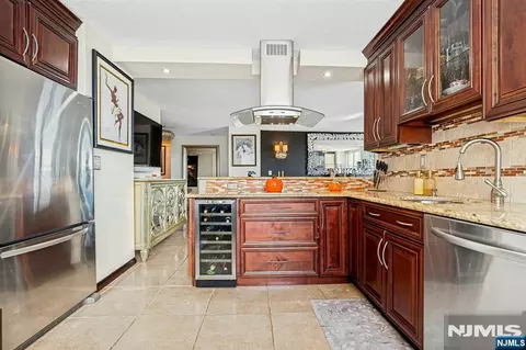 Kitchen - 160 Overlook #4C, Hackensack, NJ 07601 photo 2 of 4
