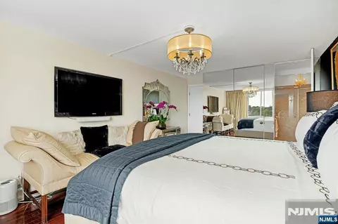 Bedroom - 160 Overlook #4C, Hackensack, NJ 07601 photo 3 of 4