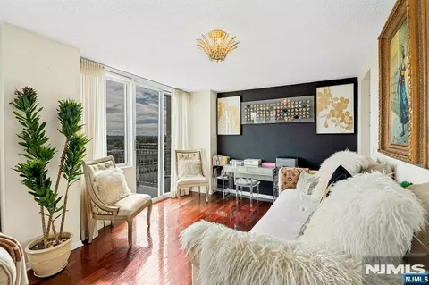 Living - 160 Overlook #4C, Hackensack, NJ 07601 photo 3 of 3