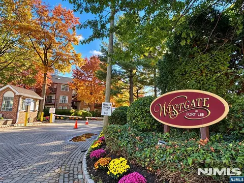 474 Lee Ct #4107, Fort Lee, NJ 07024