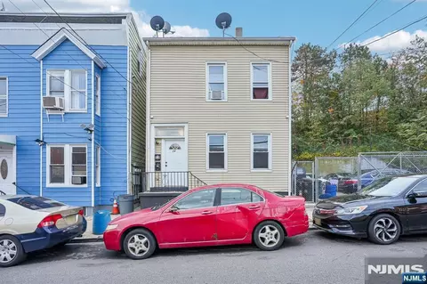 24 20th Ave, Paterson, NJ 07501