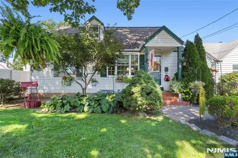 5 English Ave, Elmwood Park, NJ 07407
