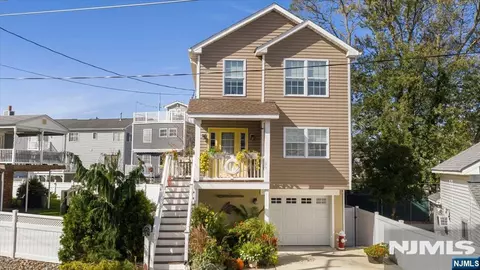 25 Cedar St, Highlands, NJ 07732