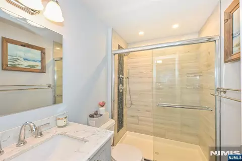 Bath - 55 Briarwood Rd, Wayne, NJ 07470 photo 2 of 3