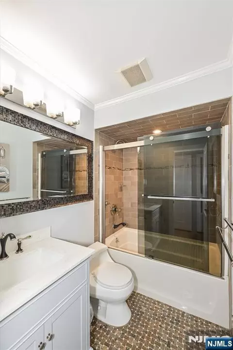 Bath - 55 Briarwood Rd, Wayne, NJ 07470 photo 1 of 3