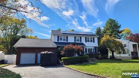 15 Sweetwood Ct, Parsippany, NJ 07054