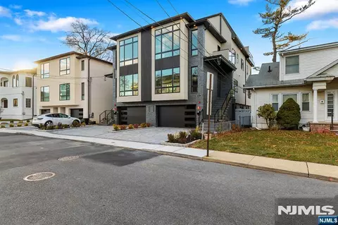 811 Jassamine Way, Fort Lee, NJ 07024
