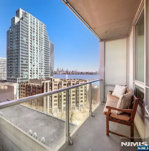 20 Newport Pkwy #1209, Jersey City, NJ 07310