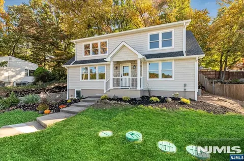 206 High Crest Dr, West Milford, NJ 07480