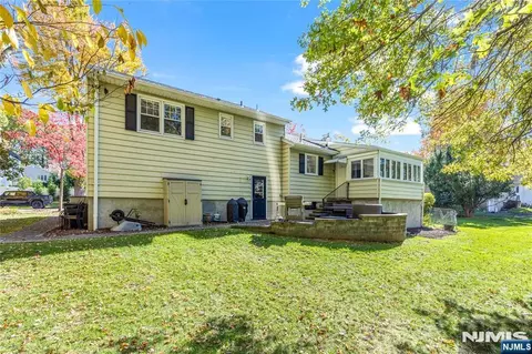 204 Garfield St, Haworth, NJ 07641