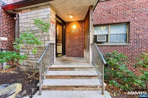 3071 Edwin Ave #5E, Fort Lee, NJ 07024