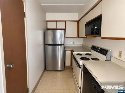 Kitchen - 5 Linden St #4I, Hackensack, NJ 07601 photo 1 of 2