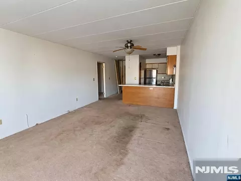 Living - 5 Linden St #4I, Hackensack, NJ 07601 photo 1 of 2