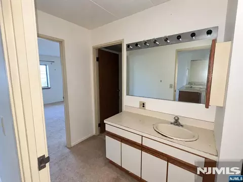 Bath - 5 Linden St #4I, Hackensack, NJ 07601 photo 1 of 2