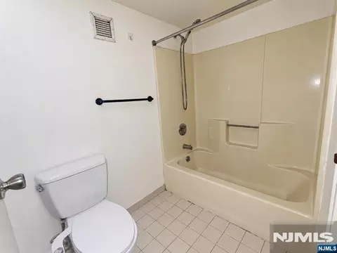 Bath - 5 Linden St #4I, Hackensack, NJ 07601 photo 2 of 2