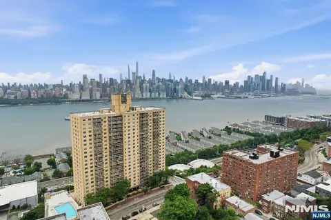 6600 Boulevard E #15F, West New York, NJ 07093