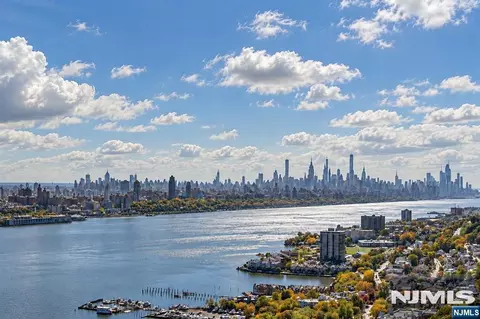 1600 Parker Ave #27D, Fort Lee, NJ 07024
