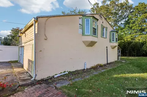 Exterior - 12 Shore Rd, Wayne, NJ 07470 photo 8 of 10