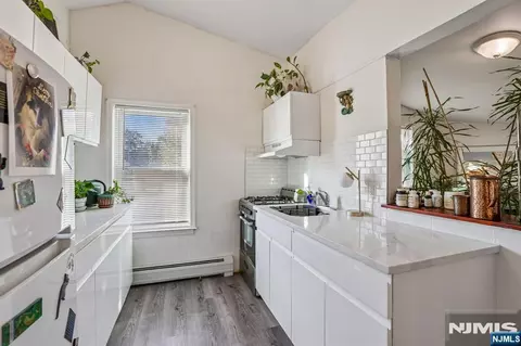 Kitchen - 12 Shore Rd, Wayne, NJ 07470 photo 2 of 2