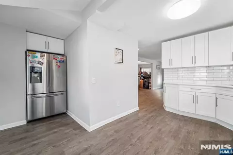 Entry Way - 12 Shore Rd, Wayne, NJ 07470 photo 3 of 8