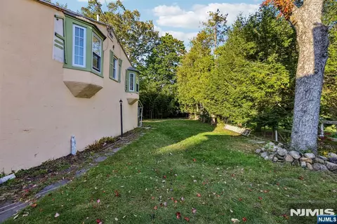 Exterior - 12 Shore Rd, Wayne, NJ 07470 photo 9 of 10
